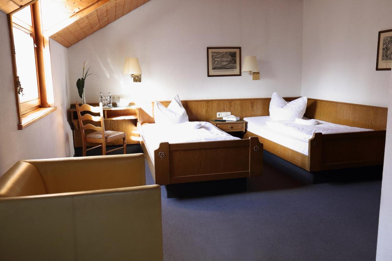 Autobahnraststatte Und Hotel Riedener Wald Ost Hausen  Exteriör bild