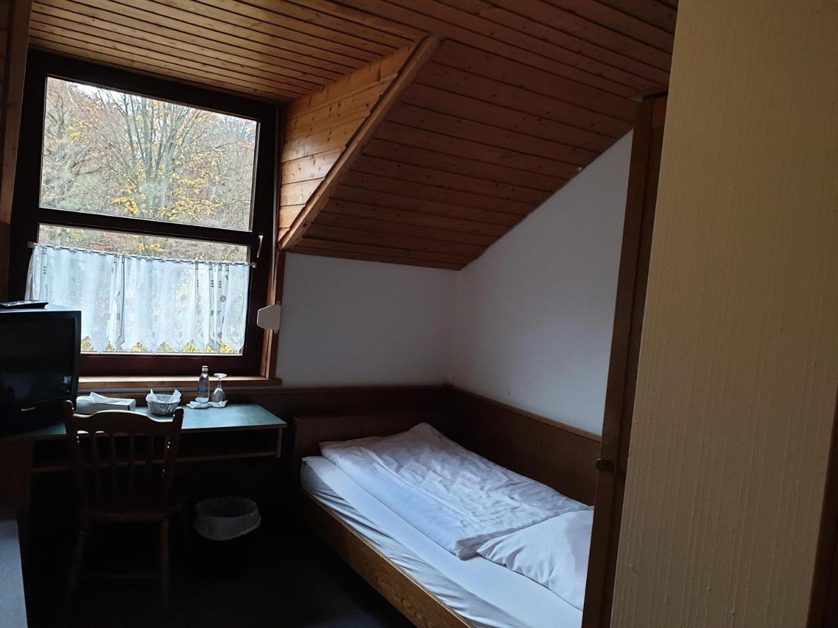 Autobahnraststatte Und Hotel Riedener Wald Ost Hausen  Exteriör bild